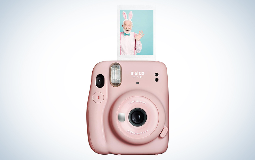 粉色富士胶片instax相机与打印的母亲节