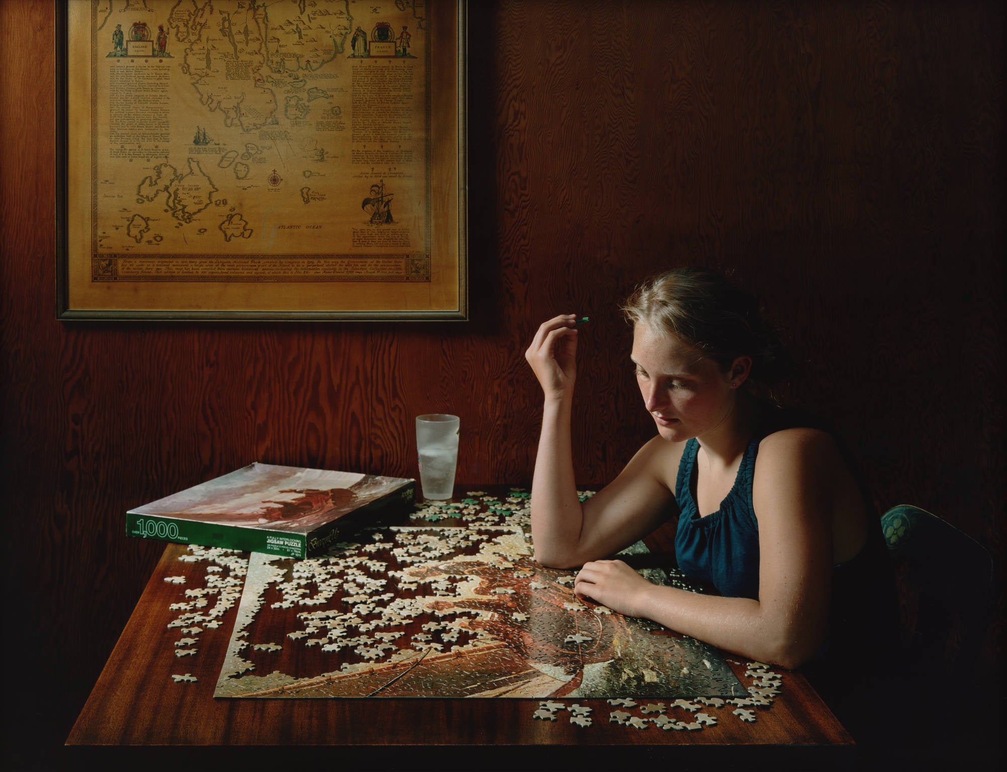 《无题，2010》(Untitled, 2010)，莎伦·洛克哈特(Sharon Lockhart)著。显色打印，37 × 49英寸。纽约现代艺术博物馆。