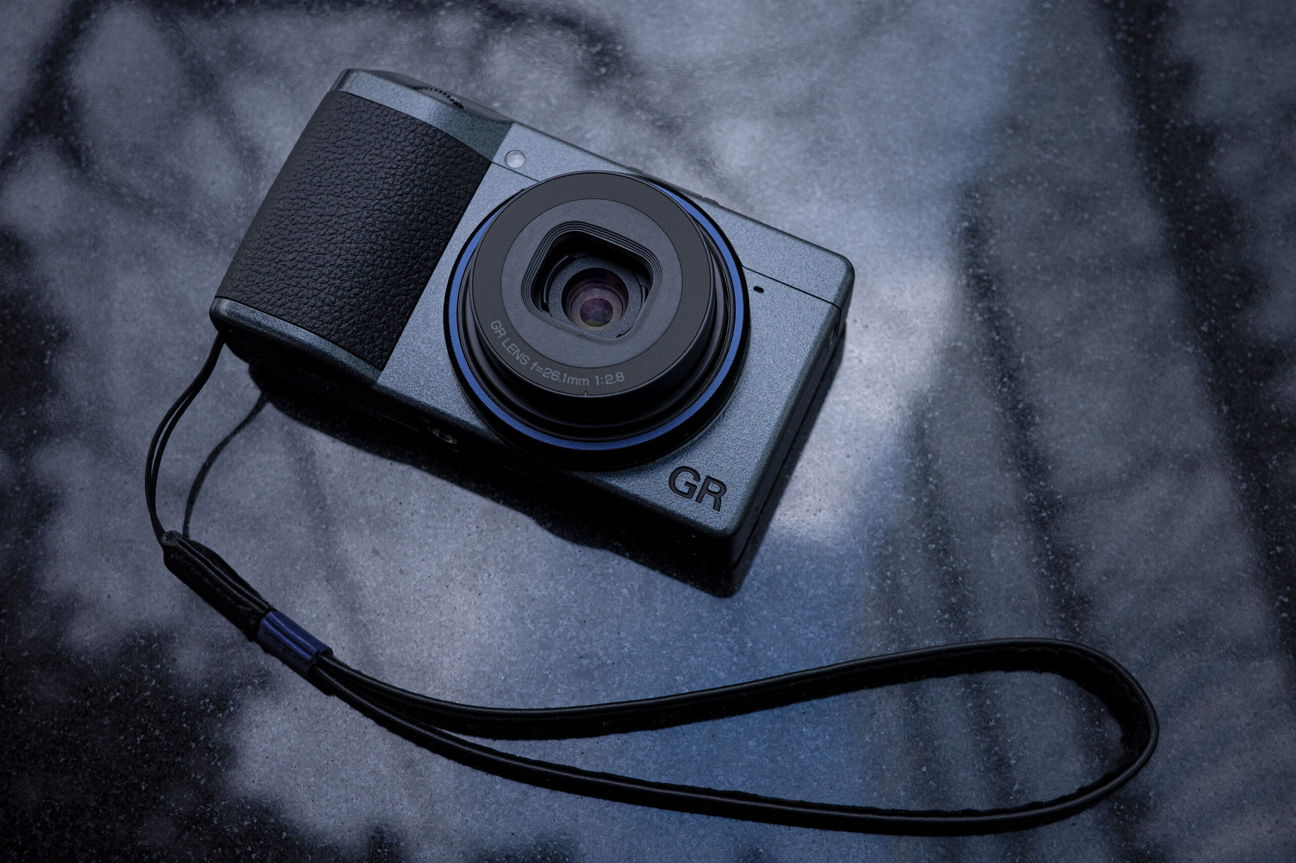 新的理光GR IIIx城市版相机。