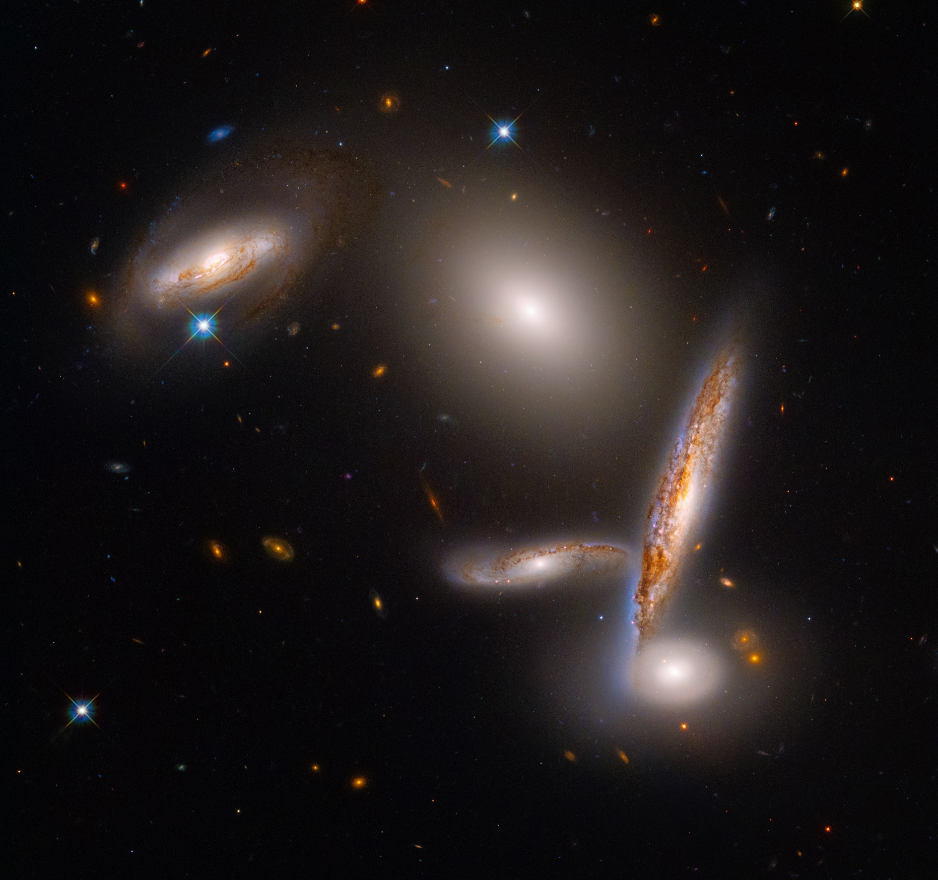 哈勃太空望远镜拍摄的5个星系被称为希克森紧致群40
