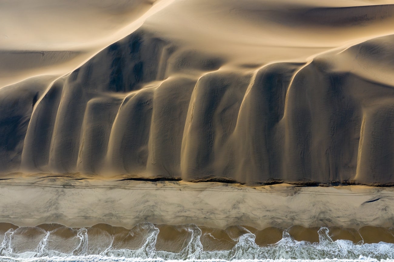 无人机照片奖励沙丘海洋