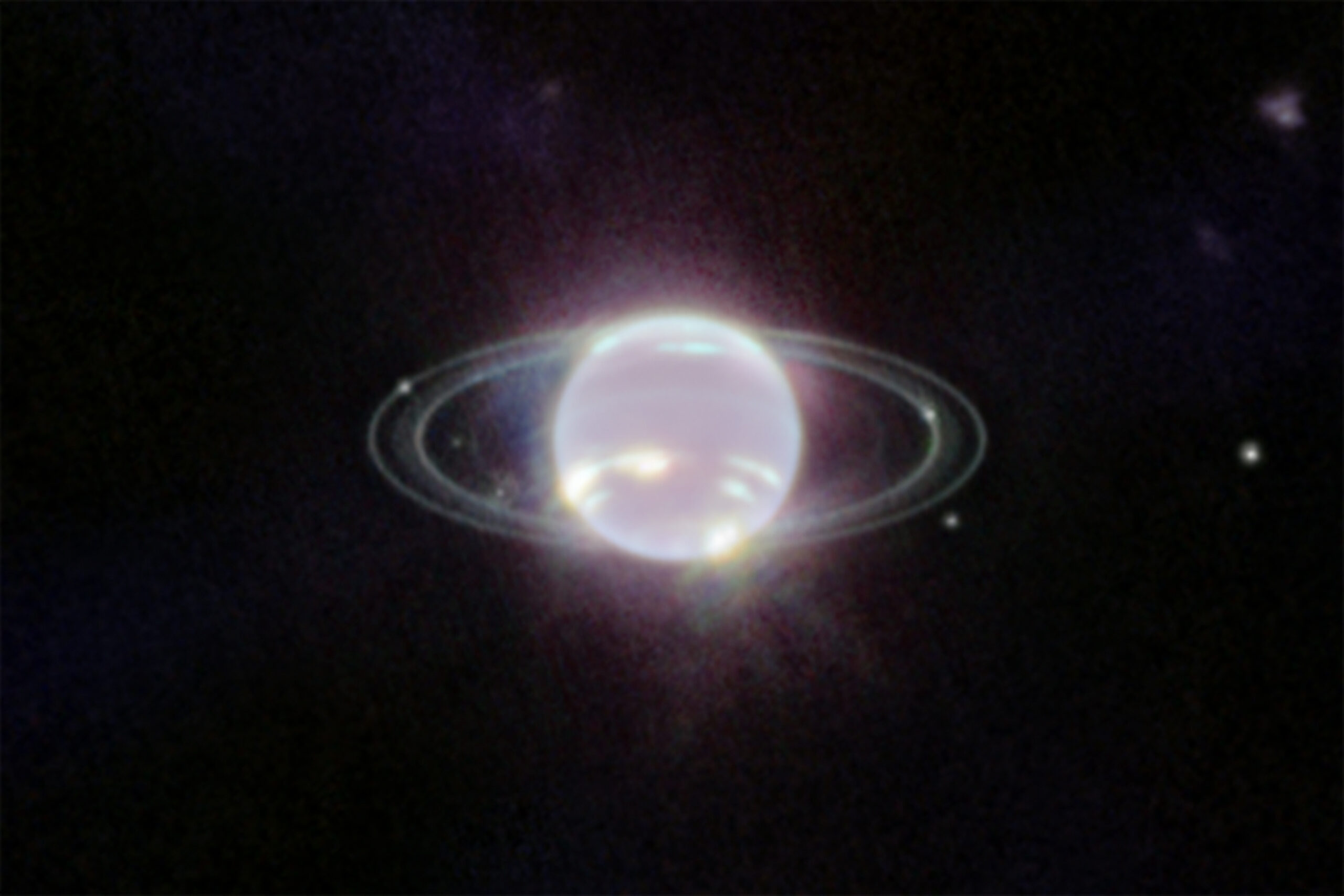 韦伯近红外相机(NIRCam)拍摄于2022年7月12日的海王星照片，30多年来首次将海王星的环全面聚焦。